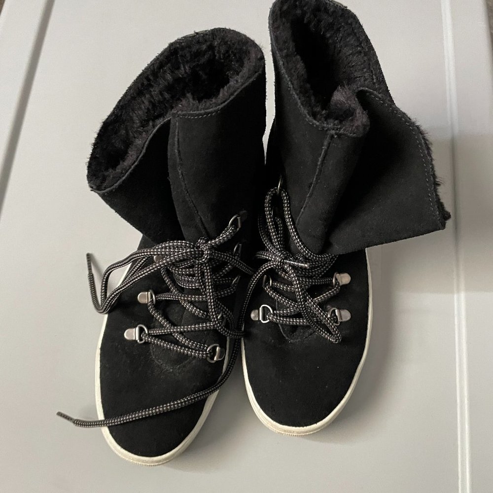 Skechers On the GO City 2 Suede  Winter Boots size 8